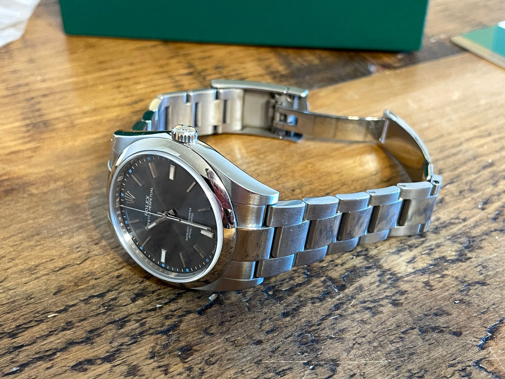 
            
                Load image into Gallery viewer, Rolex Oyster Perpetual 39 114300
            
        